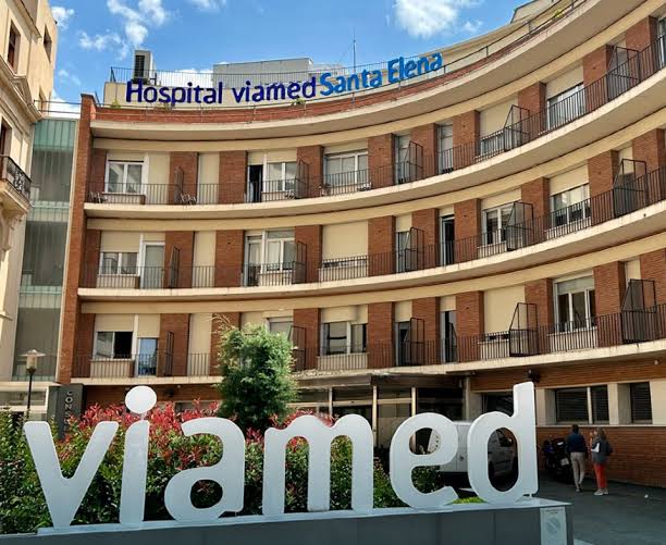 Fachada del Hospital Viamed Santa Elena en Madrid
